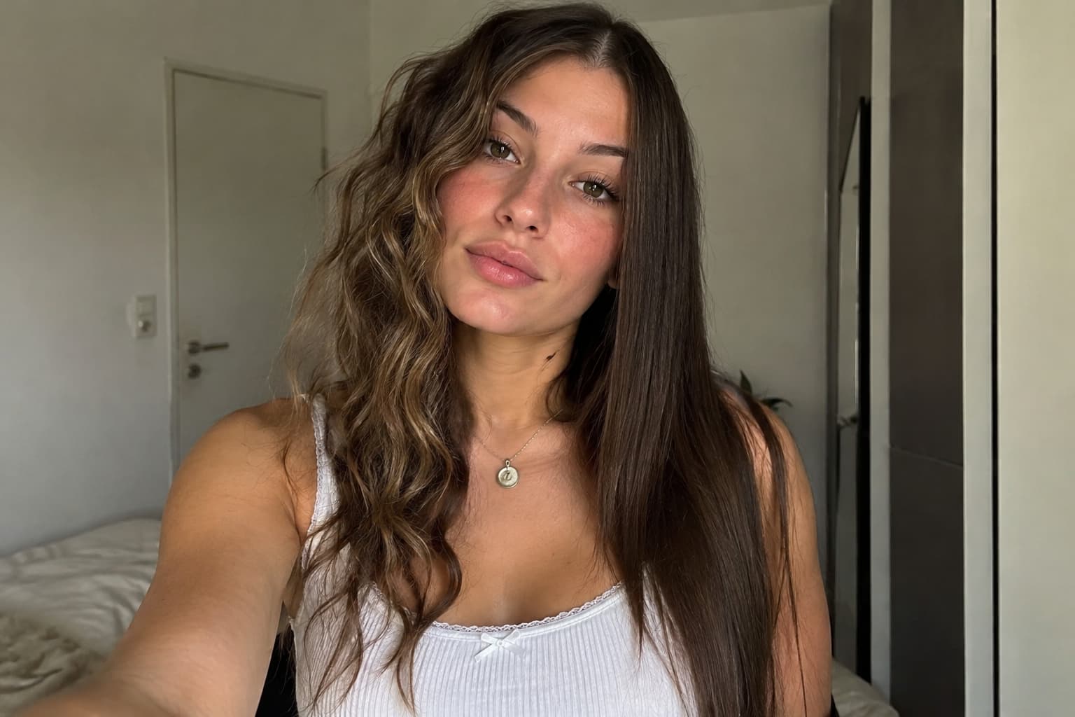 18 einfache Frisurenideen im Nina-Chuba-Stil für deine Haare
